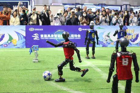 Kina , humanoidni roboti, fudbal