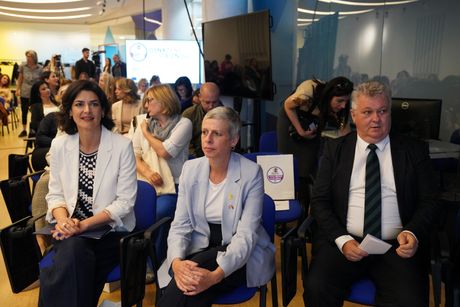 Žene, platforma takmičenje, OsnaŽene