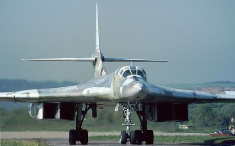 Tupolev Tupoljev Tu-160 bombarder