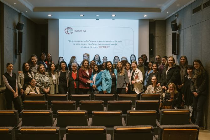 Projekat Heorine, Romi