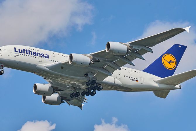 Lufthansa Airbus A380-800
