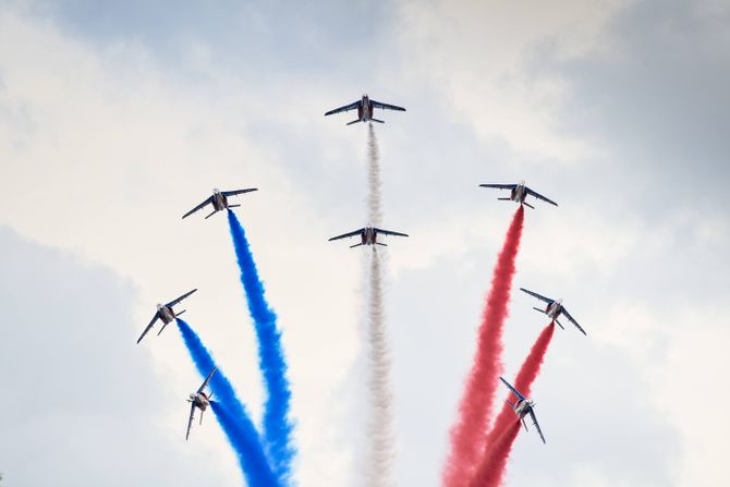 PARIZ DAN BASTILJE AVIONI