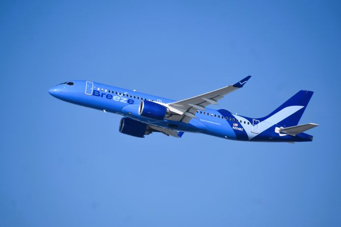 Breeze Airways A220 Airbus Breeze Airways A220 Airbus