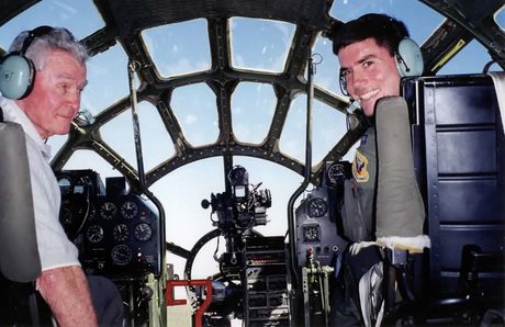 Pilot Pol Tibets Paul Tibets