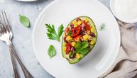 Recept za punjeni avokado: Lagano, sveže i neodoljivo osvežavajuće jelo