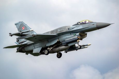F 16 Poland