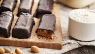 Zamena za kupovne proteinske čokoladice: Prave se od samo 5 sastojaka, a priprema ne može biti jednostavnija