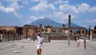 Škotski turista uhvaćen u krađi kamenja i dela zida: Nije čuo za kletvu Pompeje