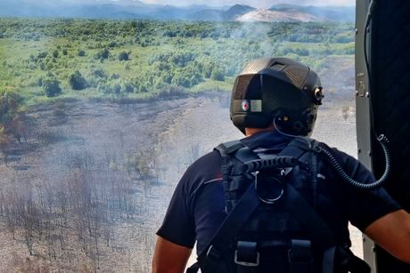 MUP Helikopterska jedinica - gašenje požara u Crnoj Gori MUP Helikopterska jedinica - gašenje požara u Crnoj Gori