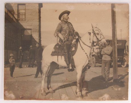 Bufalo Bil, revija, šou