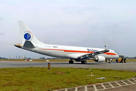 Avion Bridges Air Cargo Embraer 190F