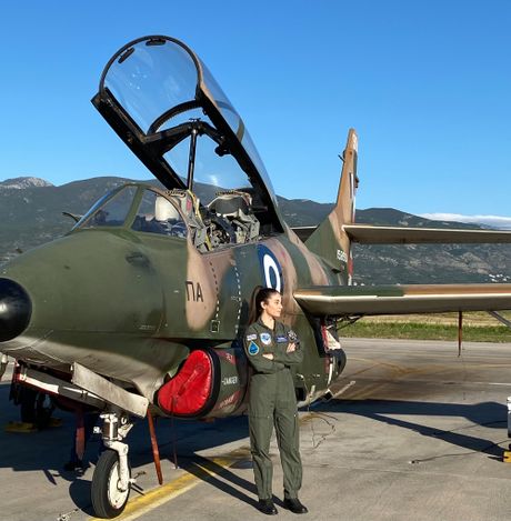 Chrysanthi Nikolopoulou prva žena pilot F-16 u Grčkoj Chrysanthi Nikolopoulou prva žena pilot F-16 u Grčkoj