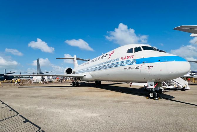 COMAC C909 COMAC C909