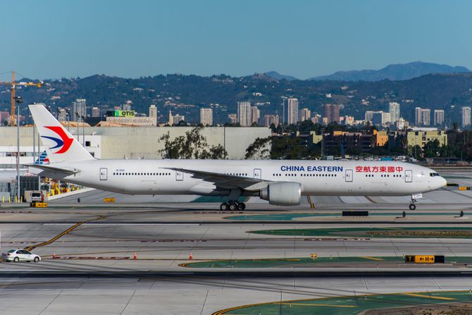 Avion Boing 777 300ER China Eastern Airlines