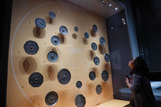 Bronzana ogledala iz vremena dinastije Zapadni Han