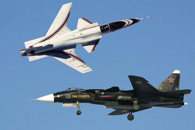SU-47 i X-29