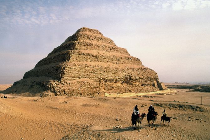 Džoserova stepenasta piramida