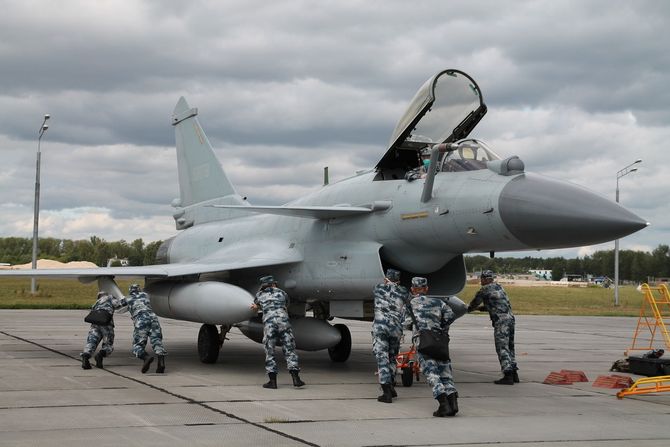 Avion J-10