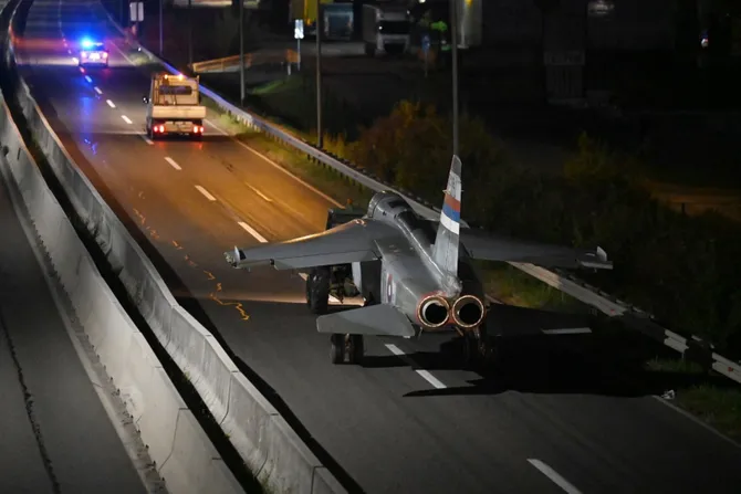 Transport aviona Orao VRS iz Mahovljana za Banjaluku Transport aviona Orao VRS iz Mahovljana za Banjaluku