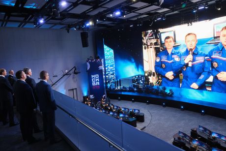 Ruski kosmonauti na vezi sa Vladimirom Putinom