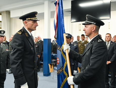 Brigadir Krešimir Ražov preuzeo dužnost zapovjednika Hrvatskog ratnog zrakoplovstva Brigadir Krešimir Ražov preuzeo dužnost zapovjednika Hrvatskog ratnog zrakoplovstva