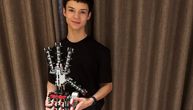 Otac i sin napravili robotsku ruku samo od kockica: Prsti se savijaju kao pravi, može da drži predmete