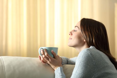 zena soba miris kafa