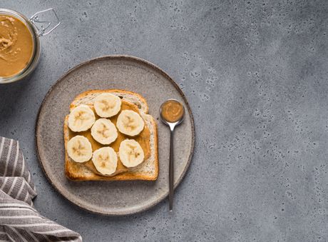 hleb sa kikiriki puterom i bananom