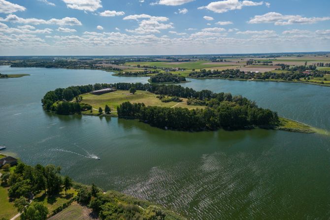 Ostrvo na jezeru Lednica