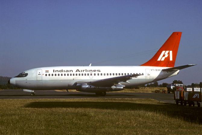Indian Airlines Boeing 737-2A8