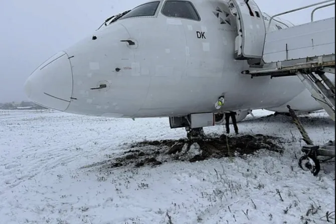 LOT Polish Airlines Embraer E170STD