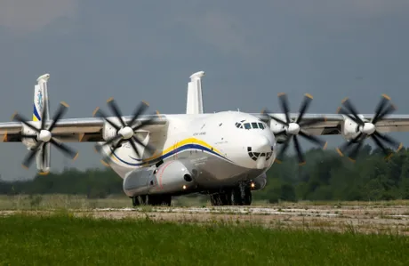 Avion Antonov An 22