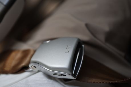 Pojas za vezivanje u avionu / seat belt