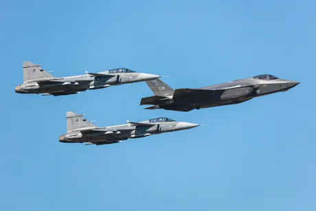 F-35A I Gripen E