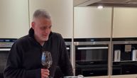 Čeda Jovanović slavi prvi Badnji dan u domu sa Acom! Na stolu nema čega nema, nazdravljaju vinom: "Miran sam"