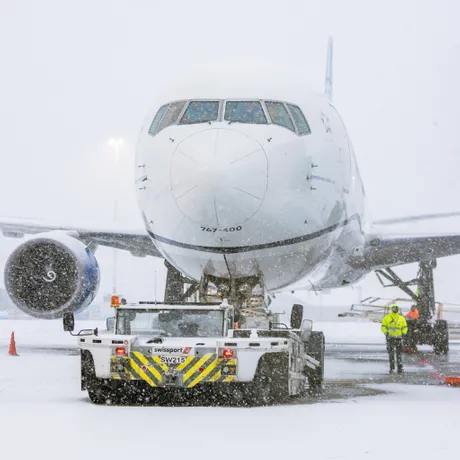 sneg na aerodromu
