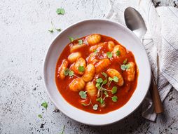 paradajz čorba sa njokama