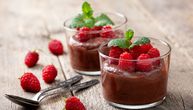 Brzinski dezert od crne čokolade i maline koji zadovoljava želju za slatkim u samo nekoliko koraka