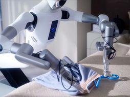 robot koji slaže veš