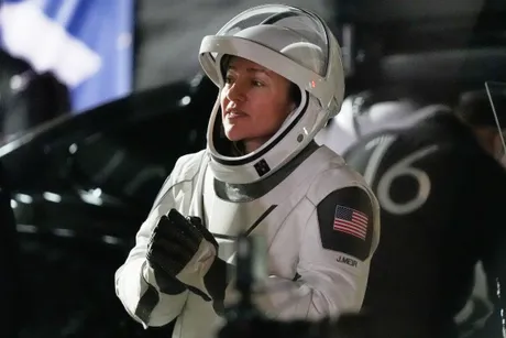 Džesika Mir Crew-12