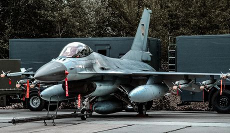 Avion F 16 Ukrajina