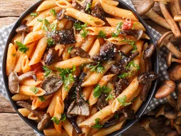 pasta sa pečurkama i paradajzom