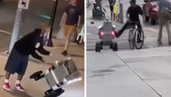 Skinuo nogu sa pedale da bi šutnuo robota, drugi ga samo oborio na asfalt: Tehnologija meta napada na ulici