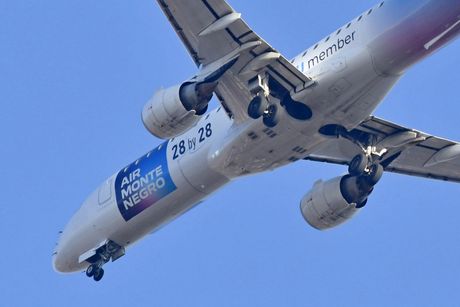 Air Montenegro Embraer E195