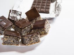 kolač sa makom i čokoladom