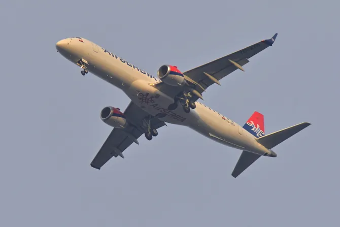Embraer E195 Air Serbia