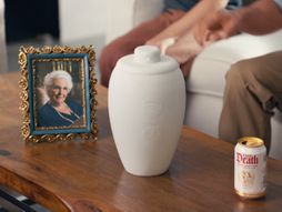 Liquid Death Spotify, urna