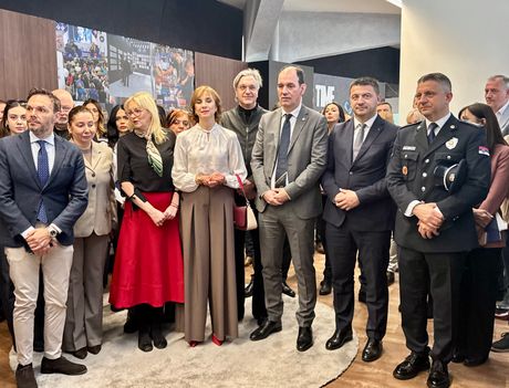 Čadežu zahvalnica Srpske asocijacije uvoznika vozila za razvoj e-mobilnosti