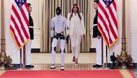 Sve što treba da znate o AI robotu i njegovom vlasniku milijarderu, koji se pojavio uz Melaniju Tramp