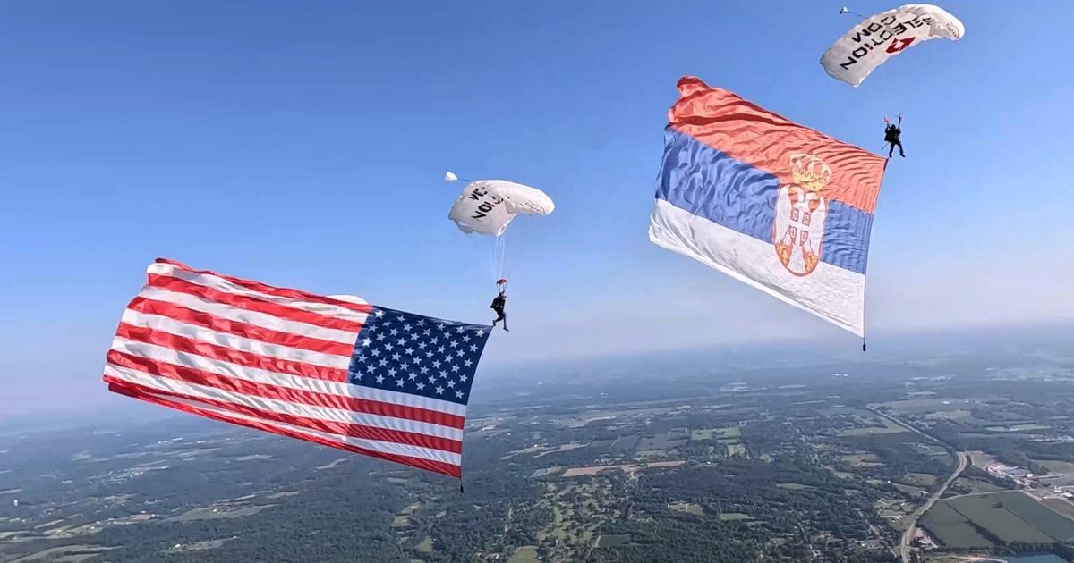 Srpska zastava na nebu Amerike: Dimitrije je ostvario svoj san, a kaže da je tek počeo